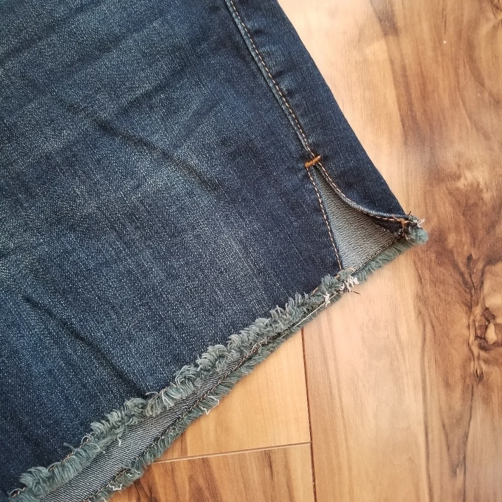 Maurices Raw‎ Hem Denim Jean Shorts 9/10 Dark Wash Denim Short